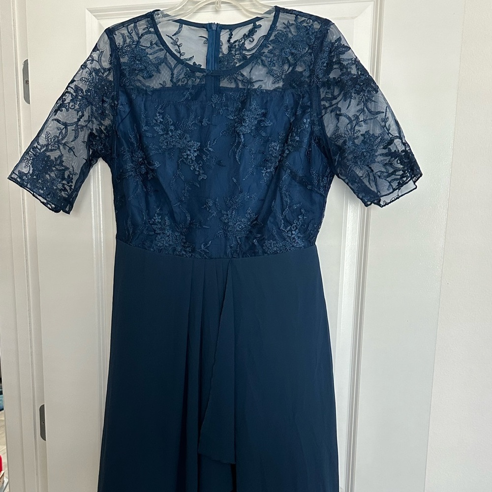 GET READY 4 YOUR SPECIAL OCCASION!! NWOT-Navy dress w/lace bodice sleeves sz L